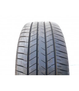 1 used tire 225 40 19...
